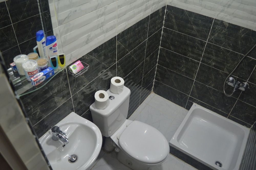 Midtown Hostel Deluxe Double Room, City View 16