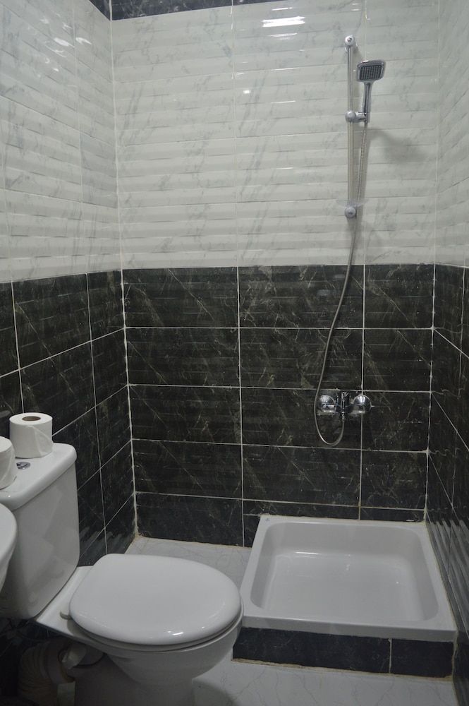 Midtown Hostel Deluxe Double Room, City View 18