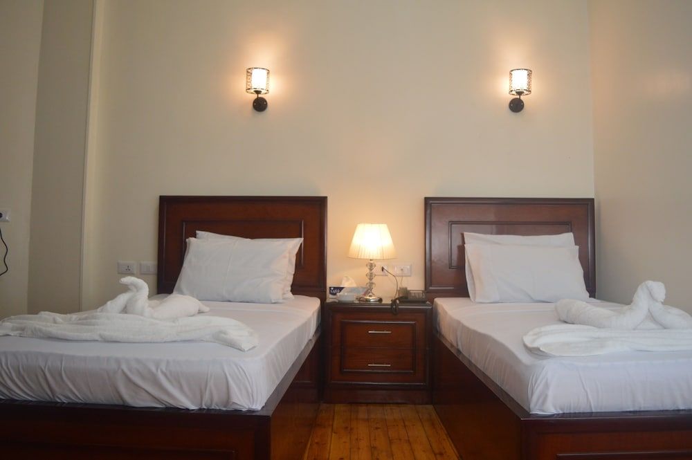 Midtown Hostel Twin Room 2