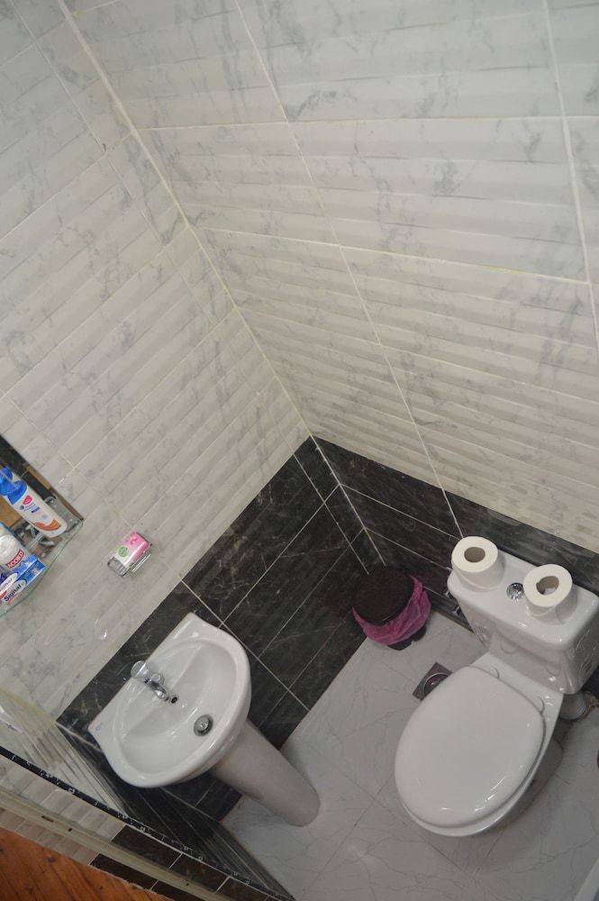 Midtown Hostel Deluxe Double Room, City View 19