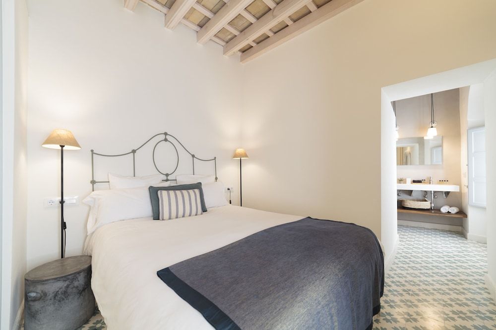 Double Room, Balcony (Green Double)
