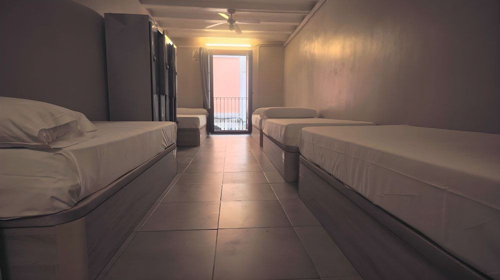 Room with 5 single beds