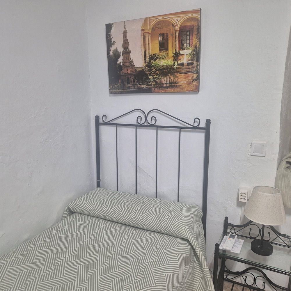 Pensión Javier Double or Twin Room, Private Bathroom 4