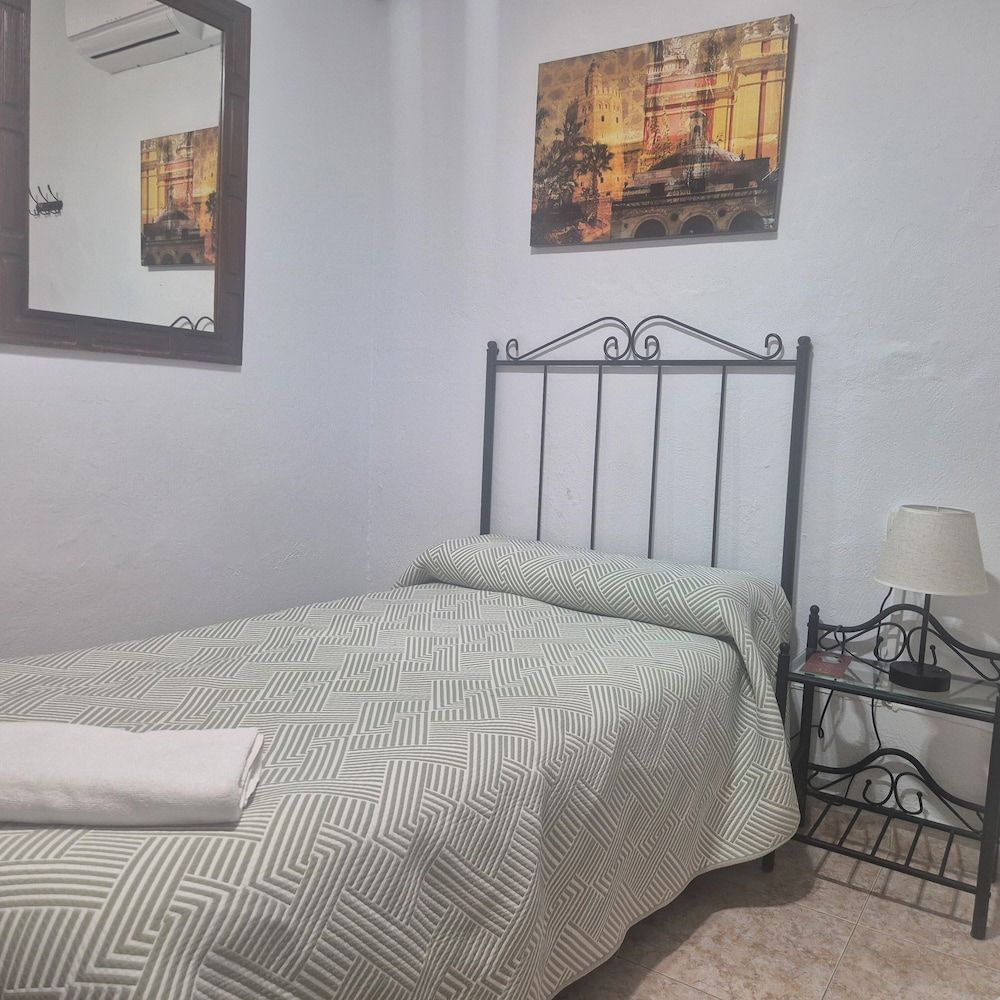 Pensión Javier Double or Twin Room, Private Bathroom 3