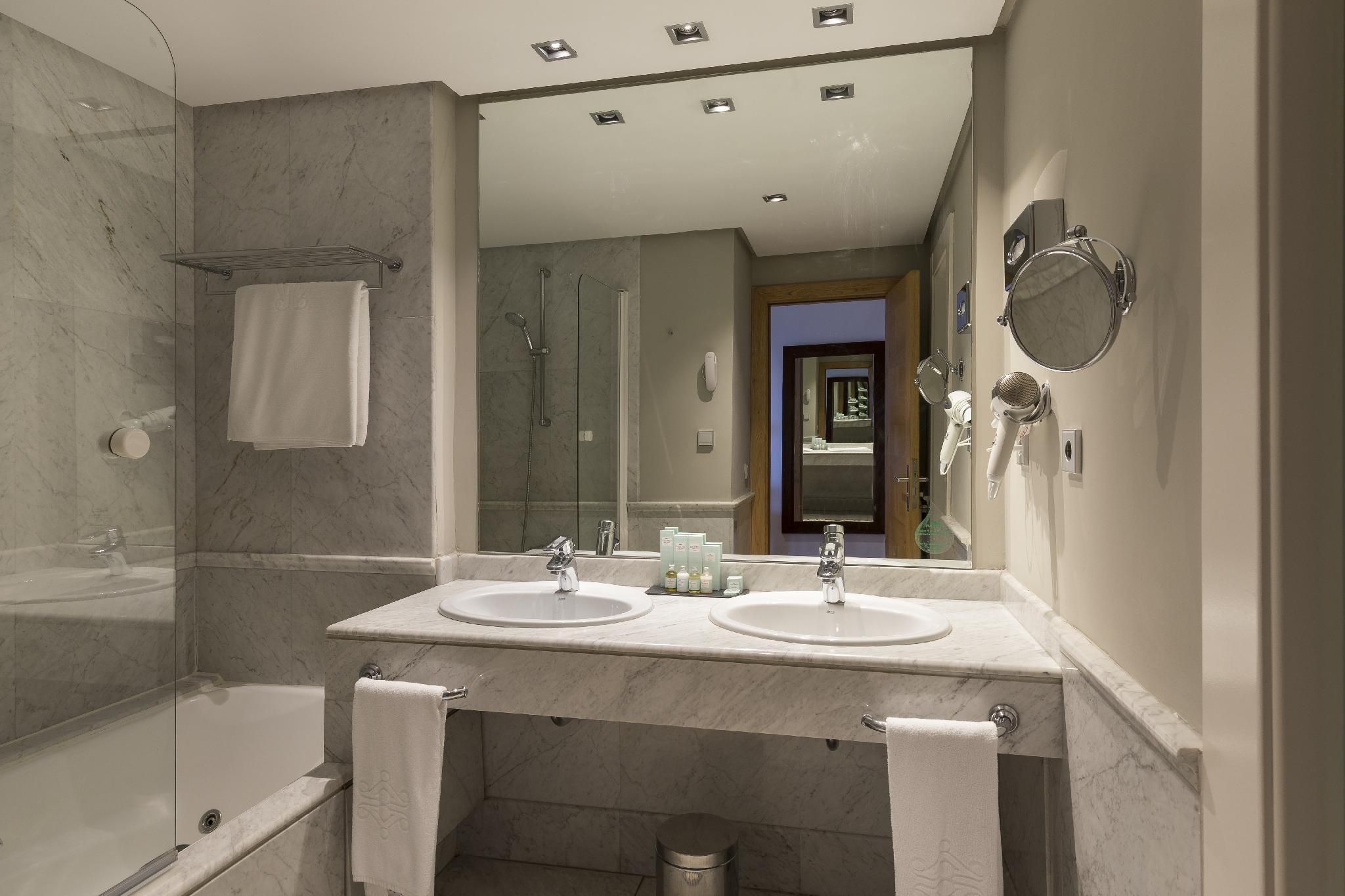 Parador de Toledo Superior Double Room 3