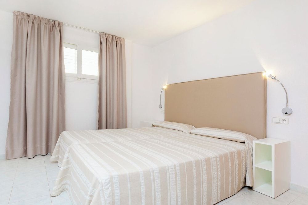 Duquesa Playa Aparthotel Family Apartment, 2 Bedrooms, Balcony 2