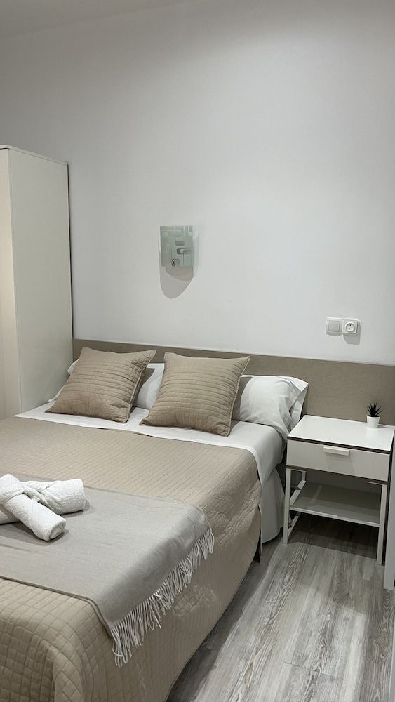 undefined Hostal Ruta de Francia 9