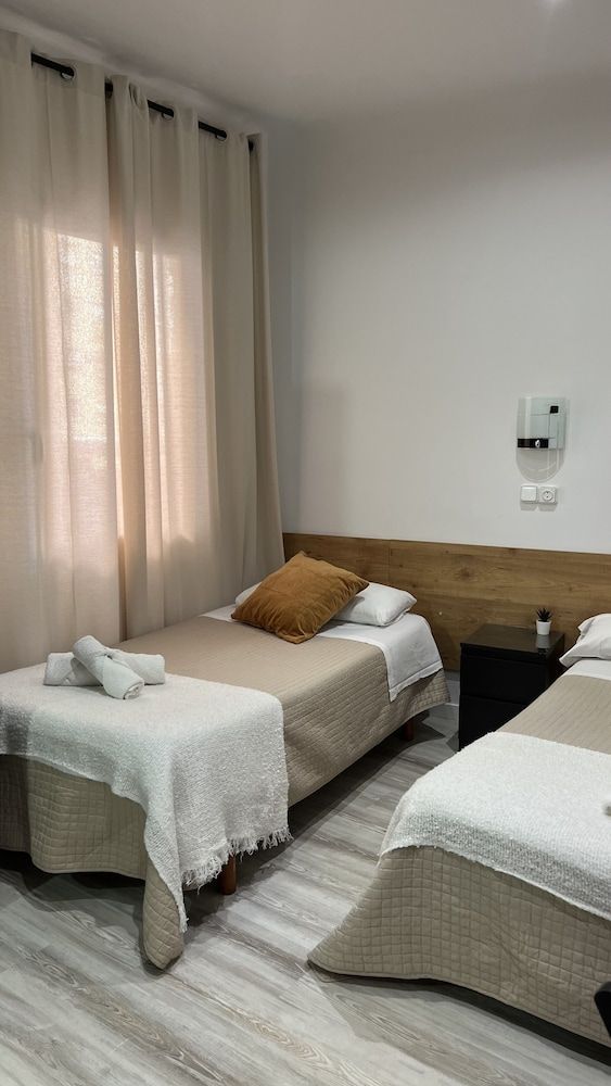 undefined Hostal Ruta de Francia 3