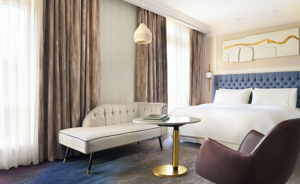Superior Room, 1 King Bed, Non Smoking, City View