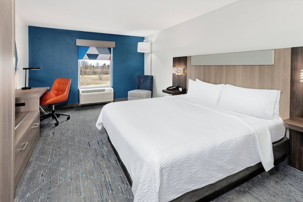 Suite, 1 King Bed, Accessible (Communications, Accessible Tub)