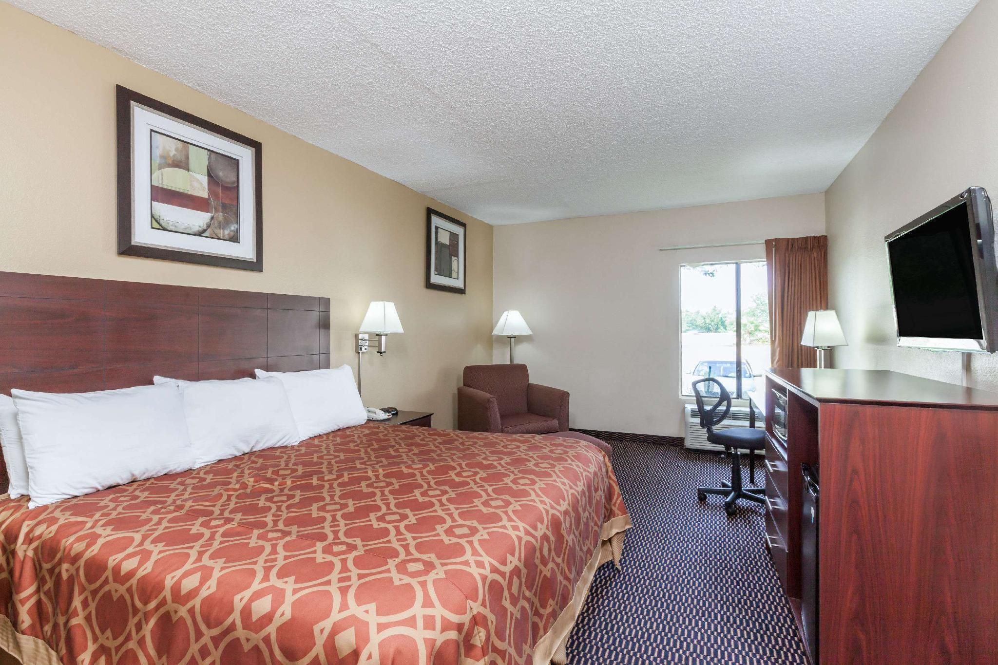Days Inn by Wyndham LaPlace- New Orleans 1 King Bed Accessible Non-Smoking