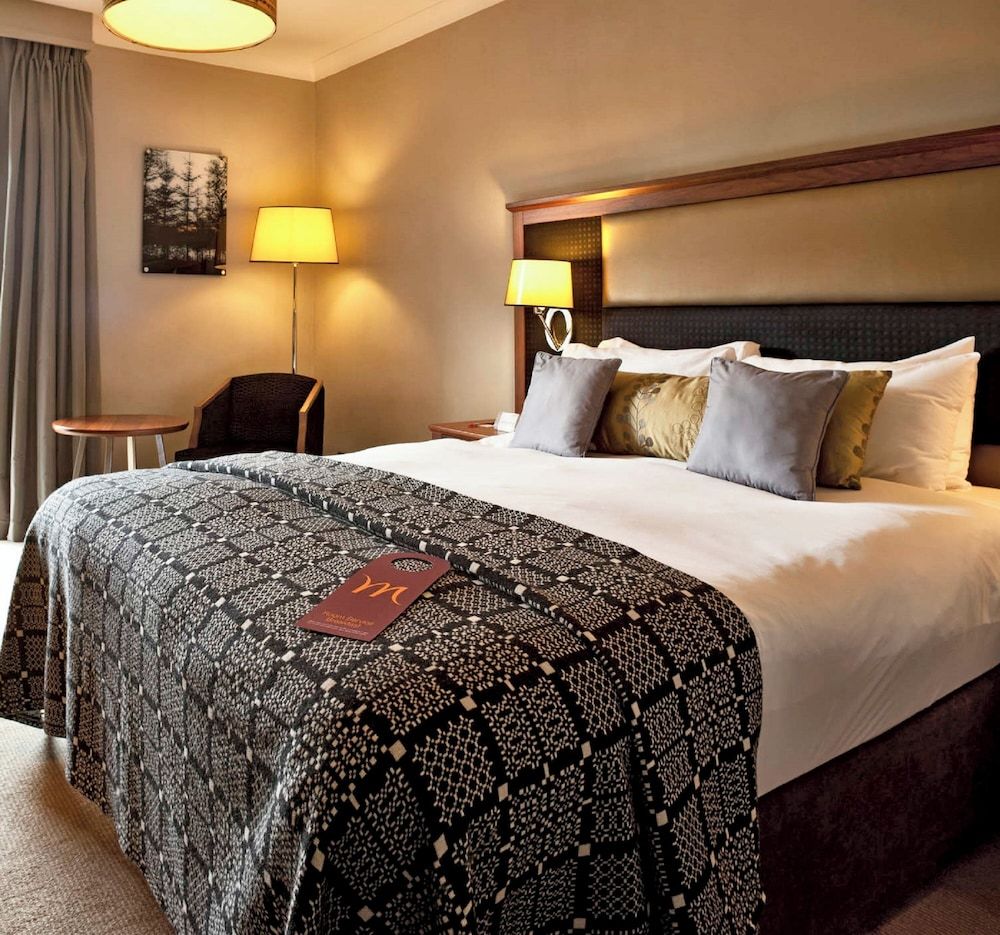 Sunday London Staines-upon-Thames Heathrow T5 Family Room, Multiple Beds