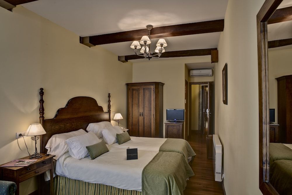 Hostal Airas Nunes by Pousadas de Compostela Double or Twin Room 19