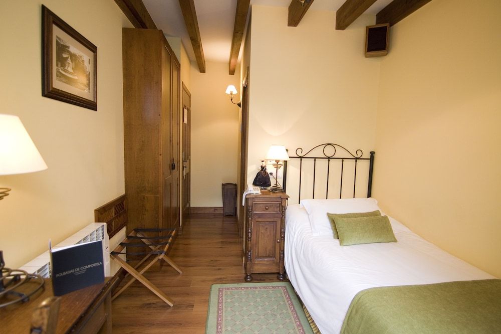 Hostal Airas Nunes by Pousadas de Compostela