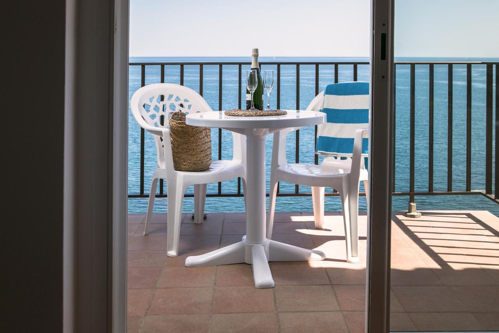 Family Room with Sea View (2 Adults + 2 Children)