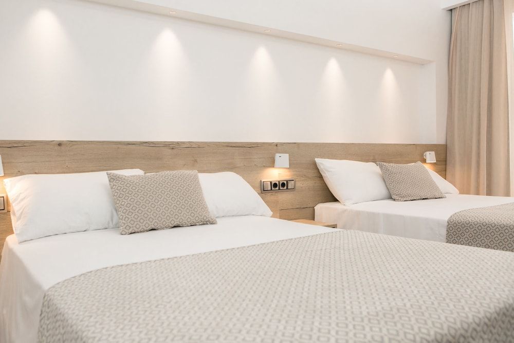 Room, Pool View (4 adults)