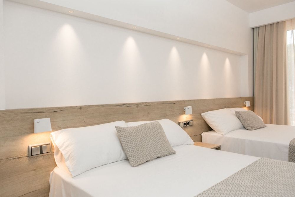 Room, Pool View (3 adults + 1 child)