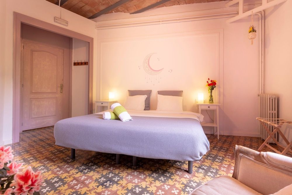 Primavera Hostel Double Room, Shared Bathroom 2