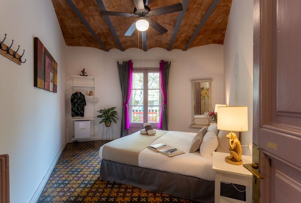 Primavera Hostel Double Room, Shared Bathroom 3