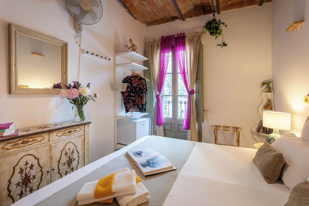 Primavera Hostel Double Room, Shared Bathroom 11