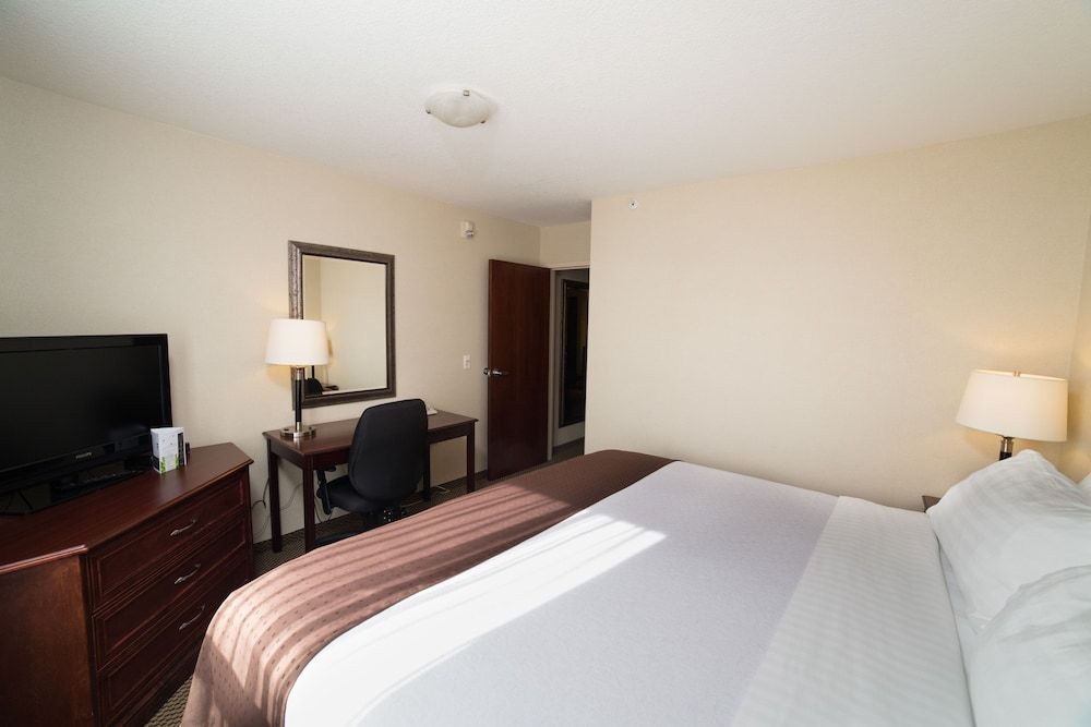 Standard Room, 1 King Bed, Accessible (Communications)