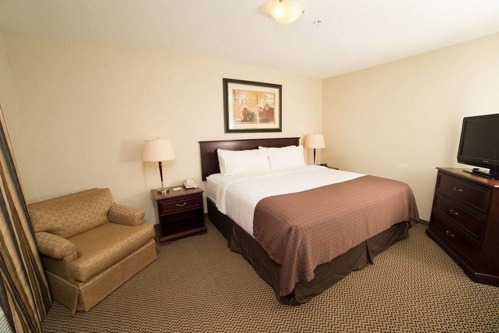 Suite, 1 King Bed, Accessible (Communications)