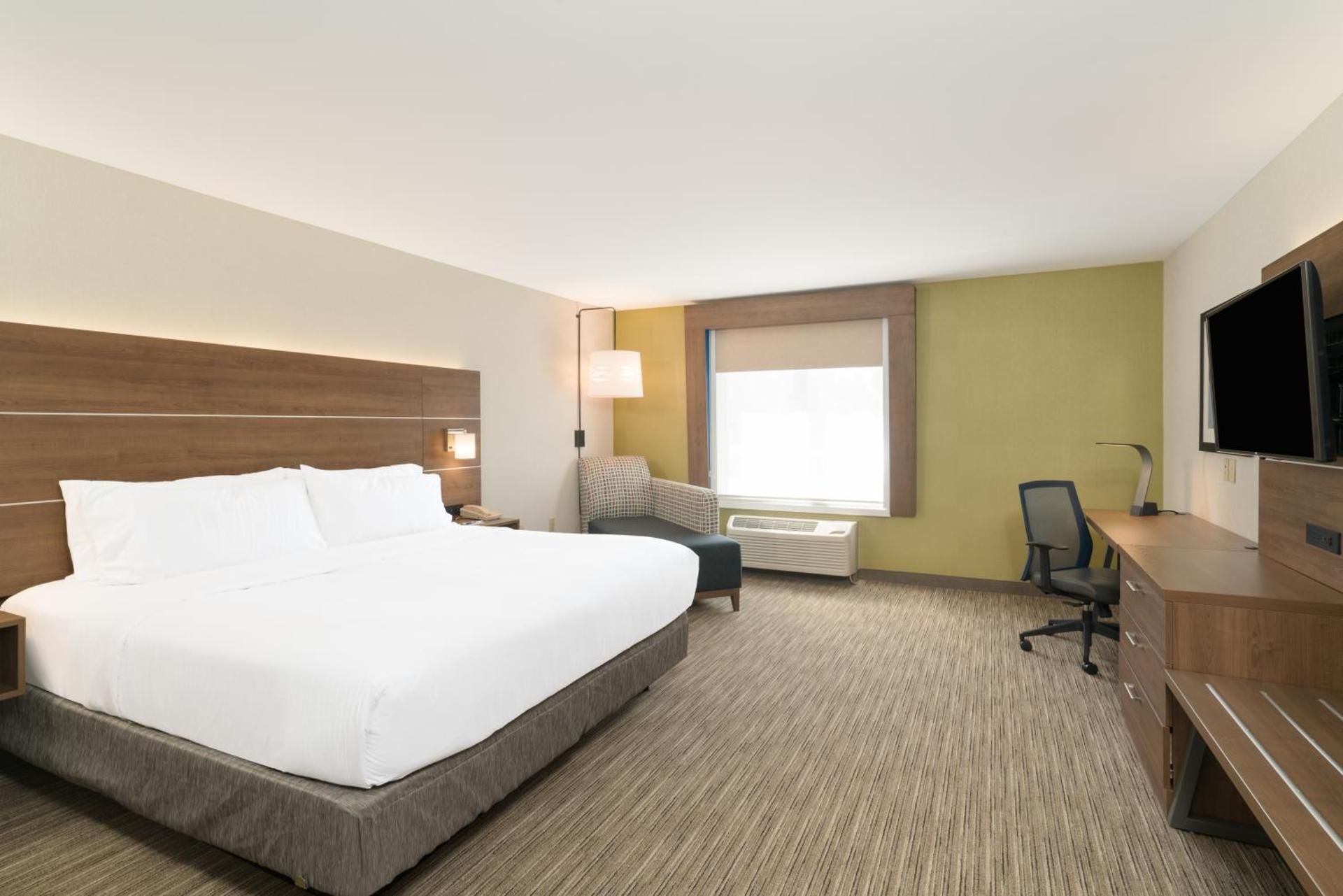 1 King Bed Leisure Non-Smoking