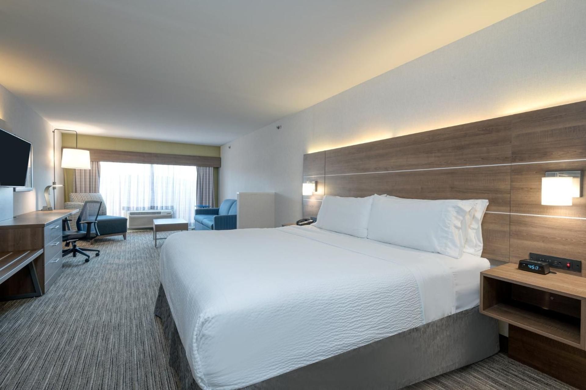 King Suite with Sofa Bed - Non-Smoking