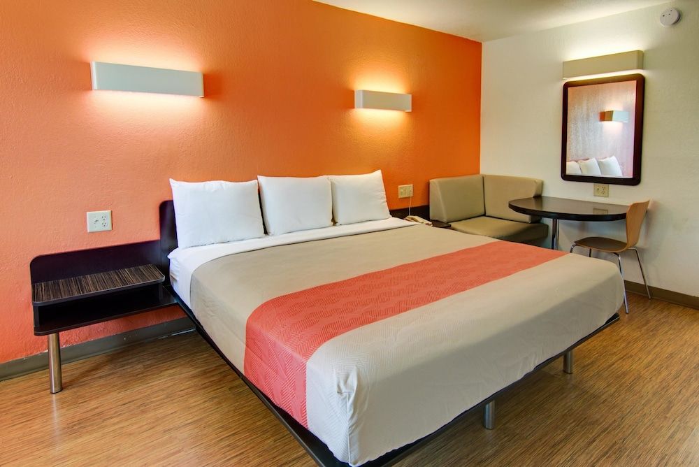 Standard Room, 1 King Bed, Accessible, Non Smoking