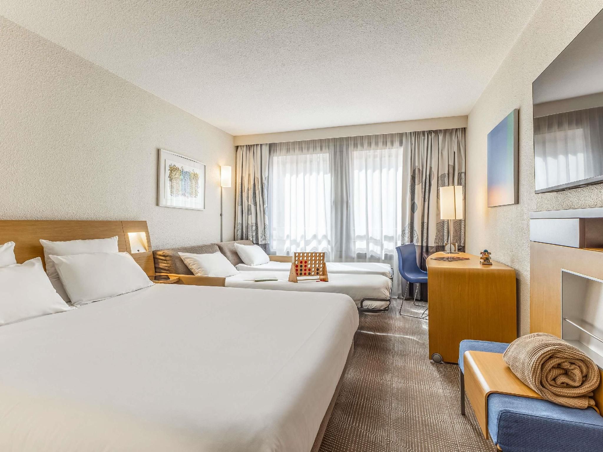Executive Room, ideal for a family - 1 double b ed and 2-person sofa bed.