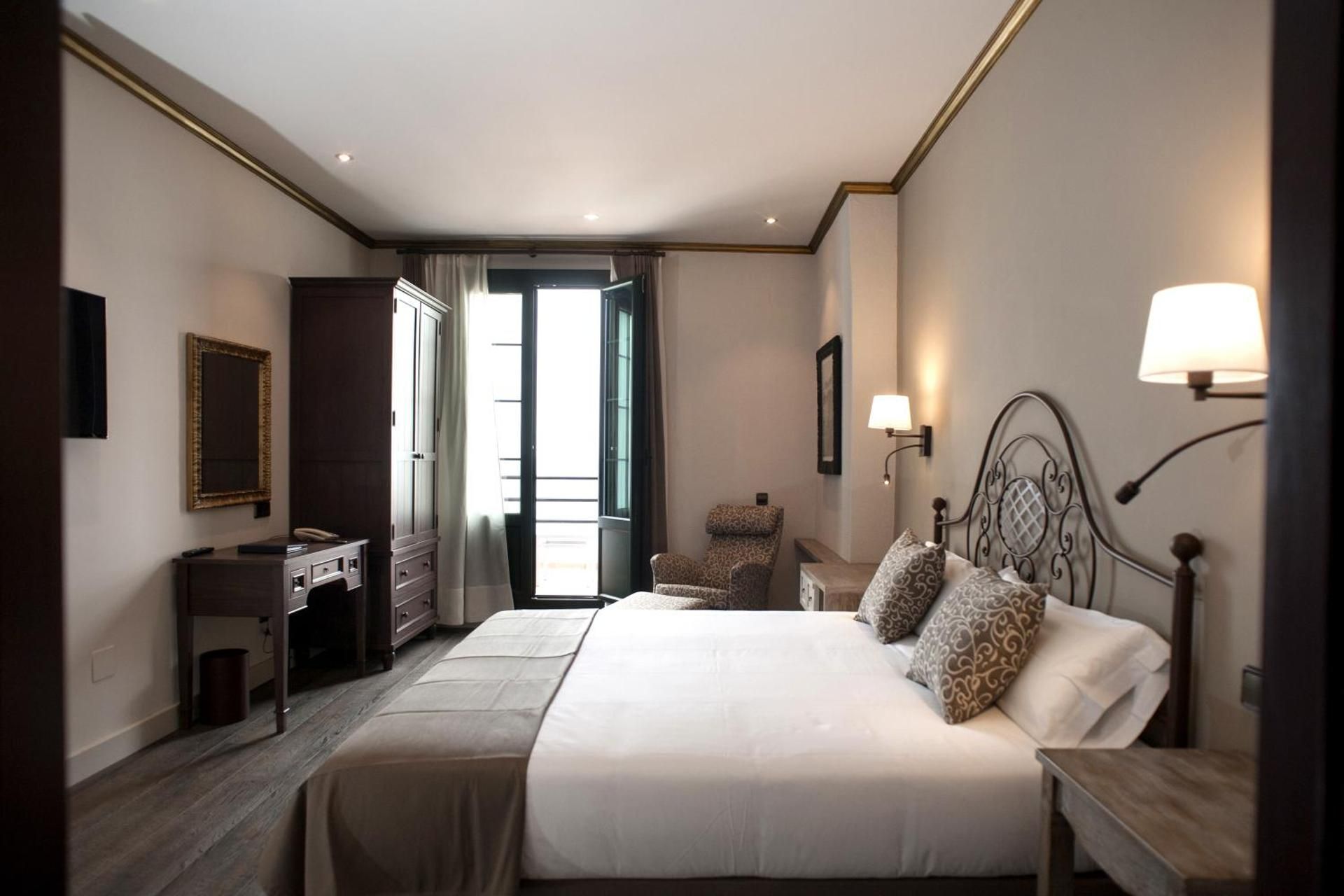 Double or Twin Room with Sea View