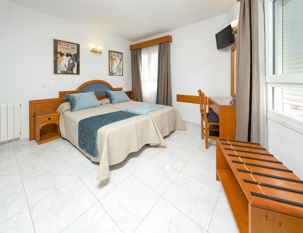 Hostal Marí Standard Triple Room