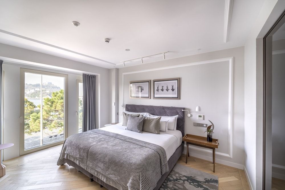 Lasala Plaza Hotel - Adults only Classic Room, 1 Bedroom, Harbor View 3