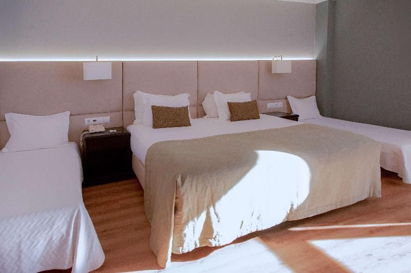 Hotel Covilha Doña Maria Affiliated by Meliá Family Room 2