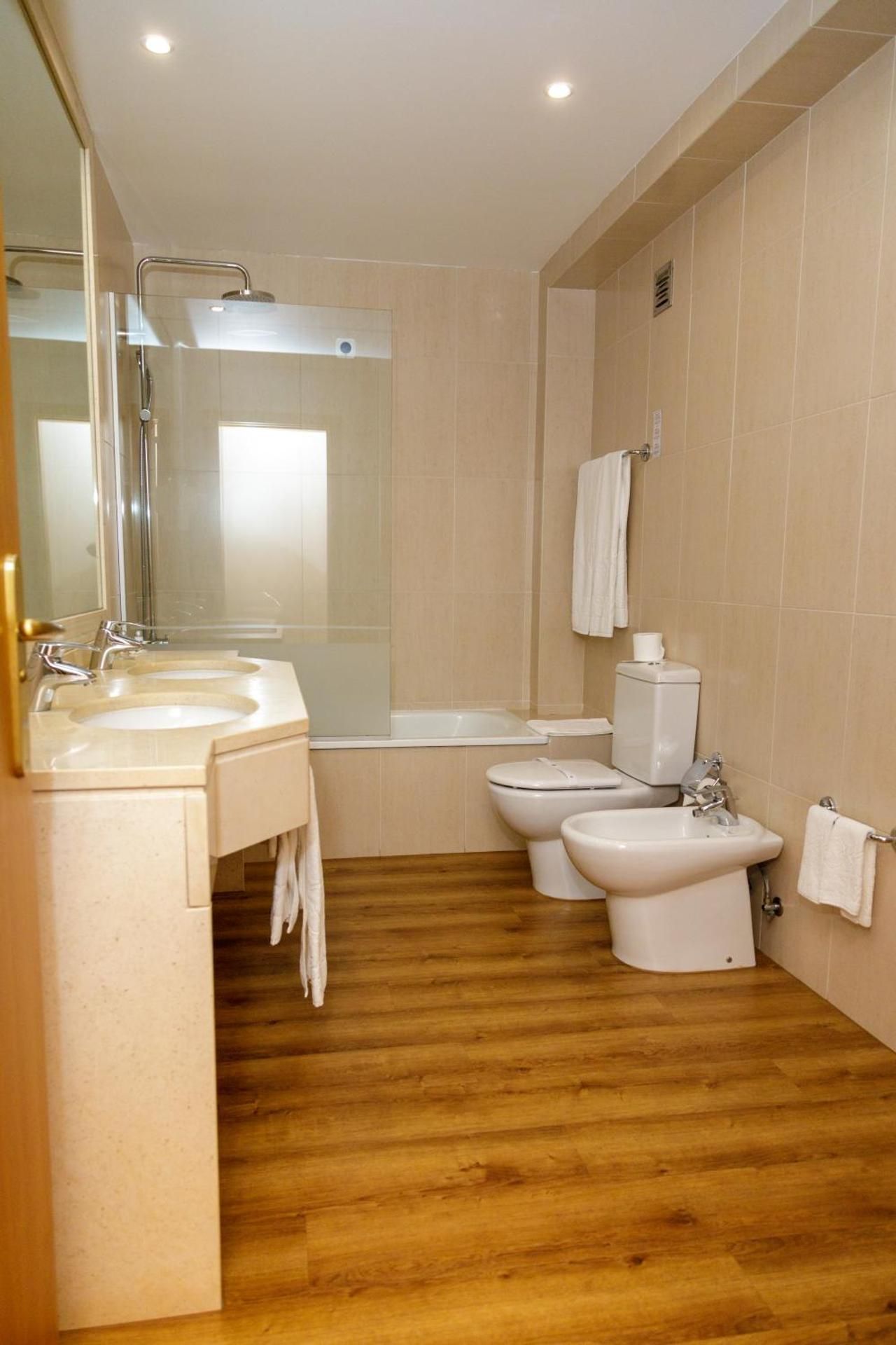 Hotel Covilha Doña Maria Affiliated by Meliá Family Room 3