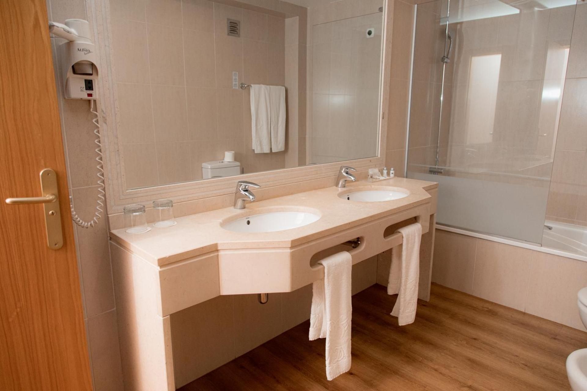 Hotel Covilha Doña Maria Affiliated by Meliá STANDARD ROOM DOUBLE BED 3