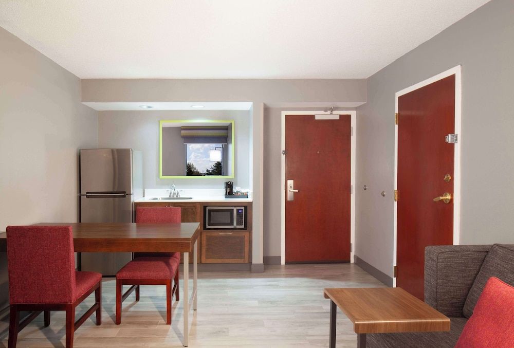 undefined Hampton Inn & Suites Atlanta Airport North I-85 4