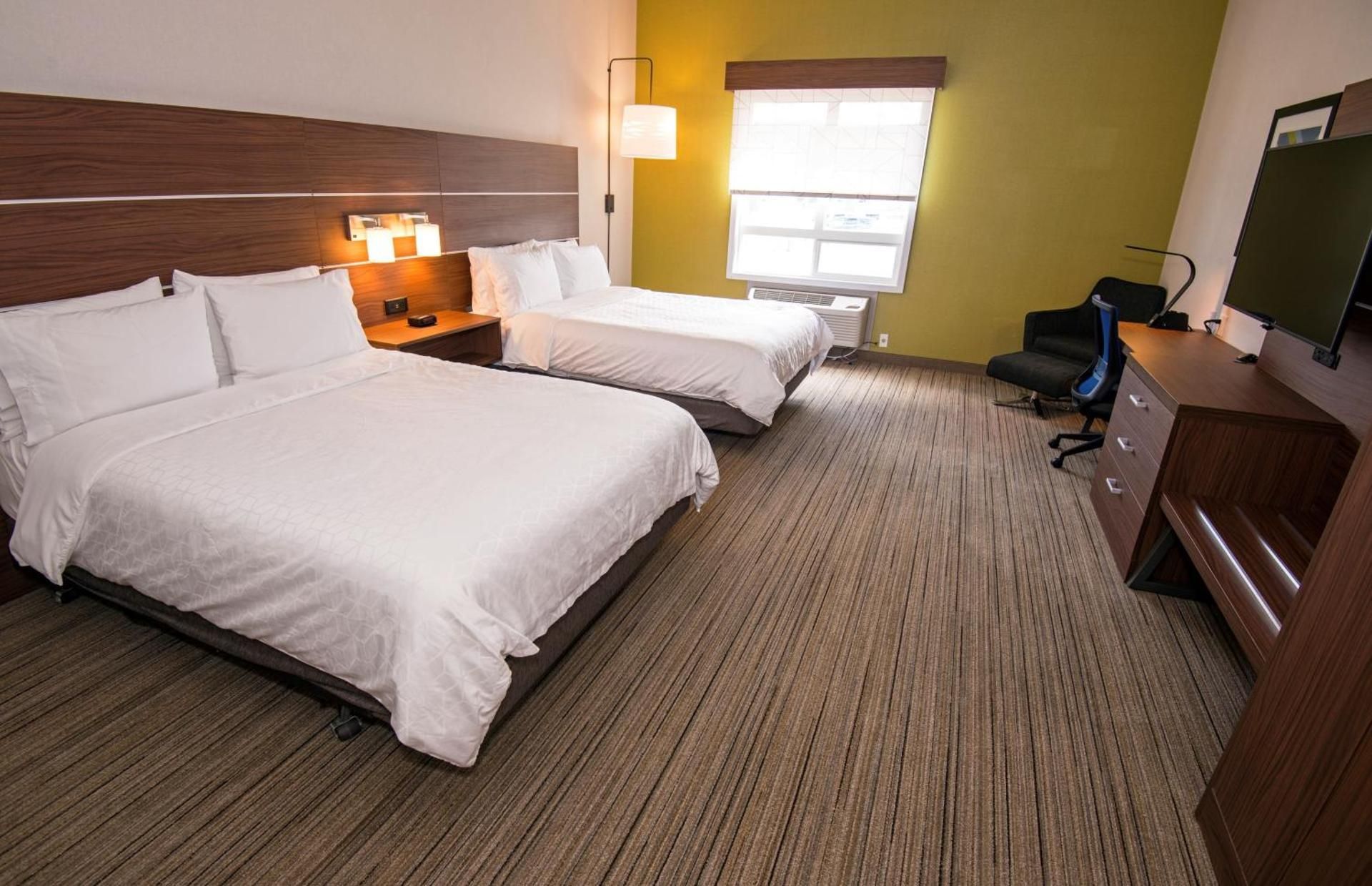 2 Queen Beds Standard