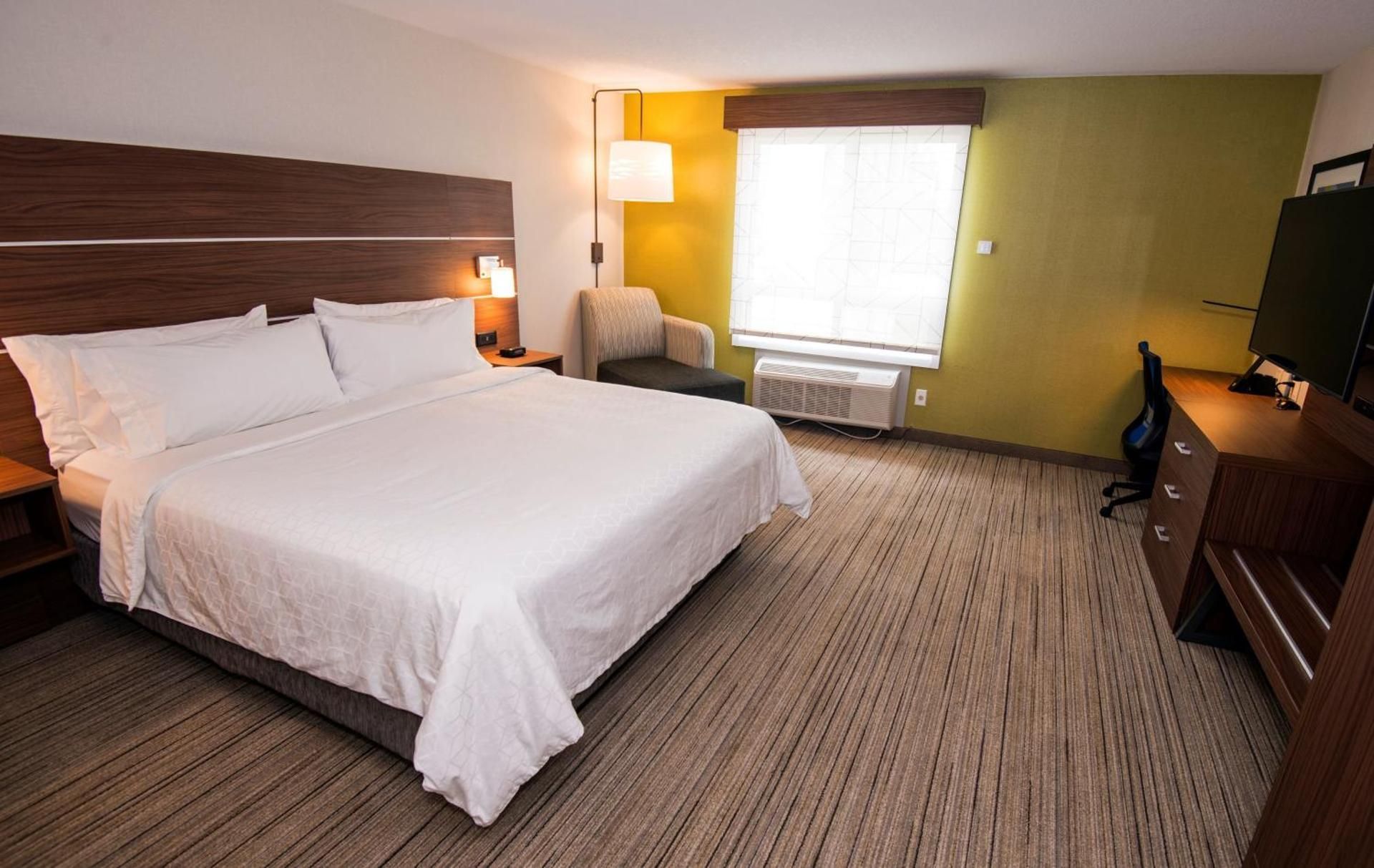 Standard King Room - Communications Accessible