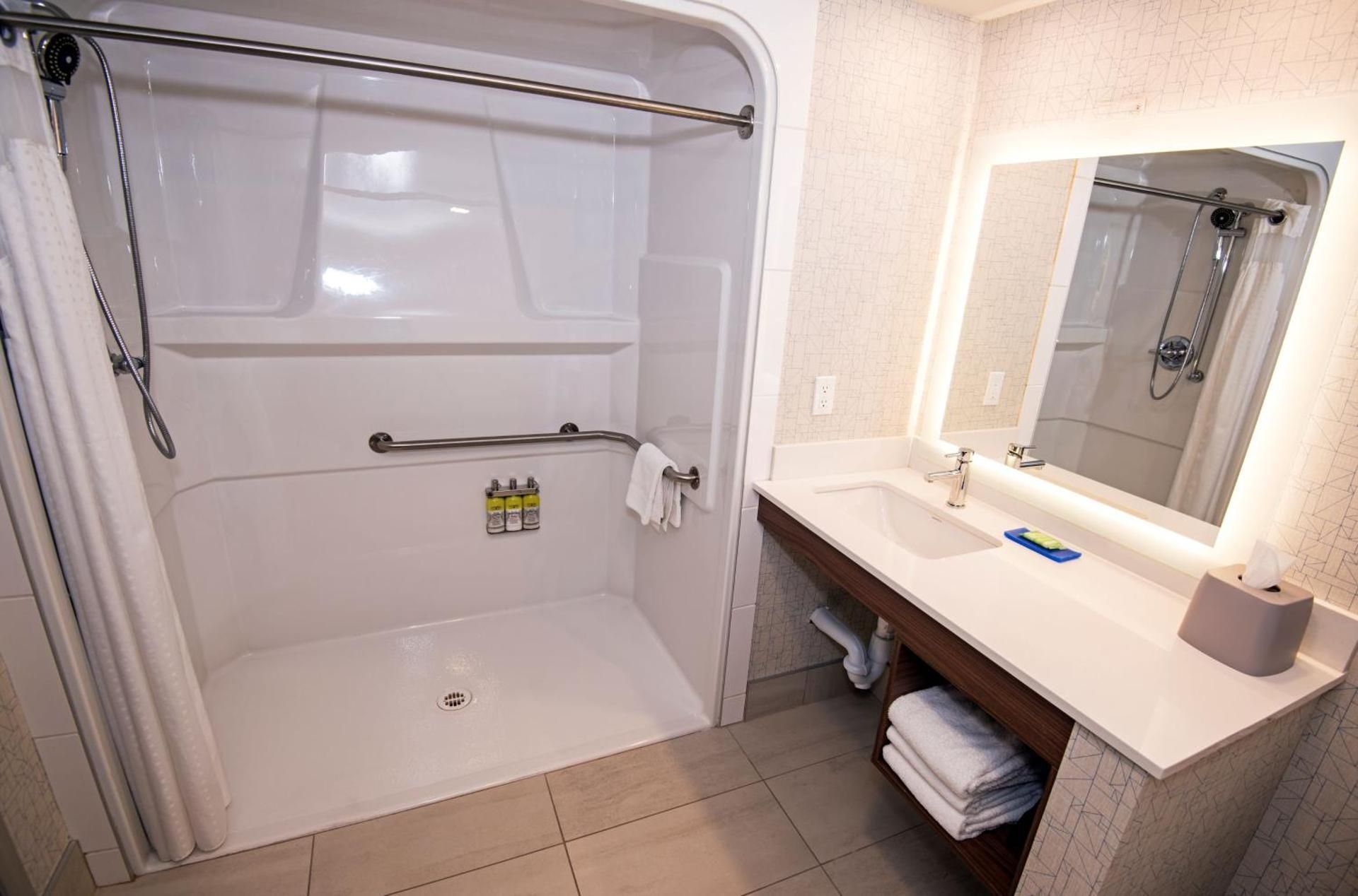 Standard King Room - Communications Accessible