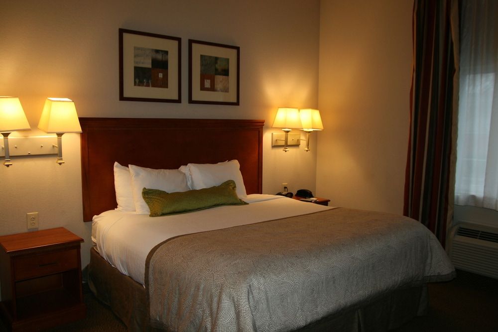 Suite, 1 Bedroom, Accessible (Mobility, Roll-In Shower)