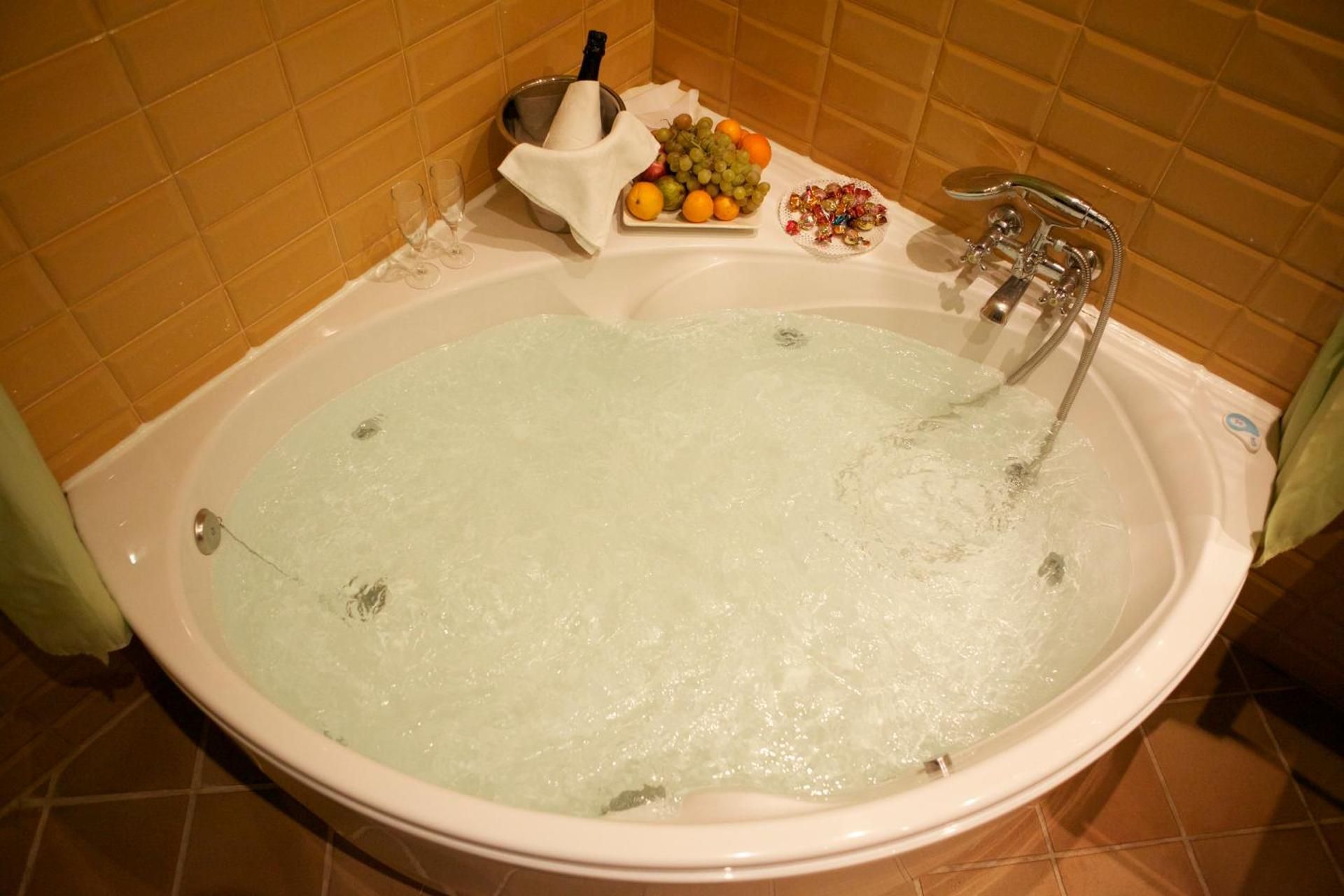 King Room with Spa Bath
