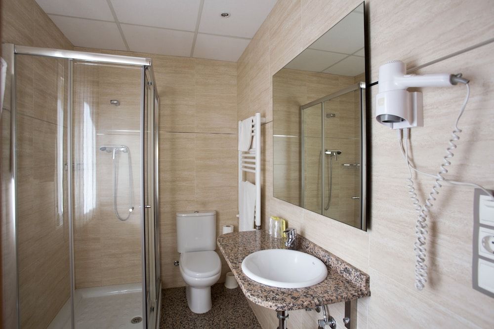 Hotel Marivella Double Room, two twin beds 2