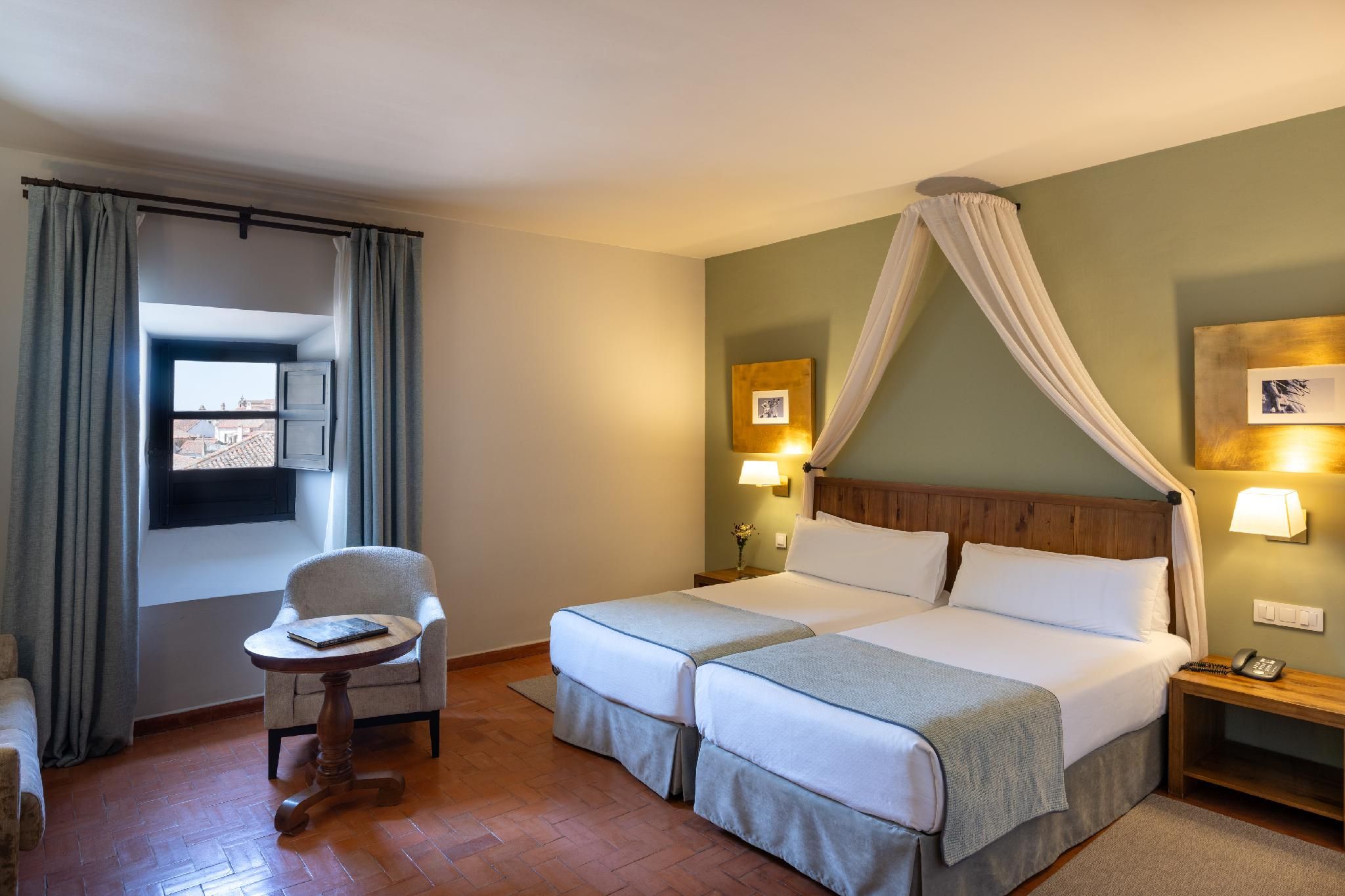 Parador de Trujillo Double or Twin Room with Extra Bed (3 Adults) 2