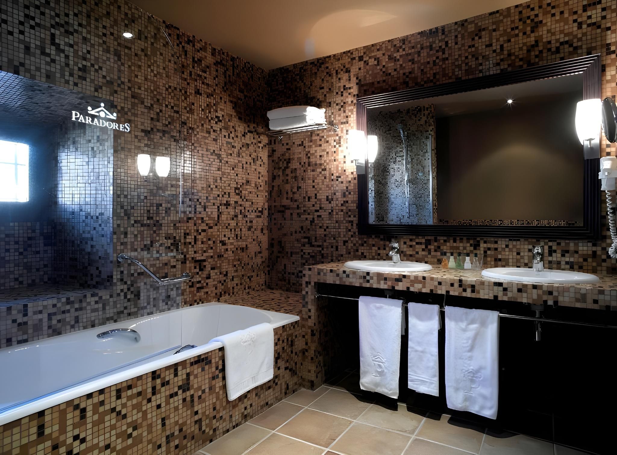 Parador de Trujillo Superior Double Room 2