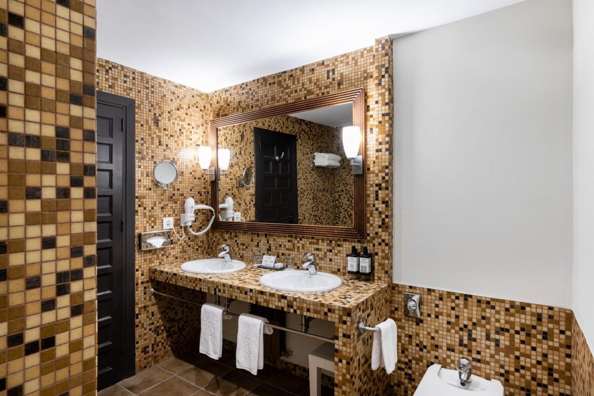 Parador de Trujillo Double or Twin Room with Extra Bed (2 Adults + 1 Child) 3