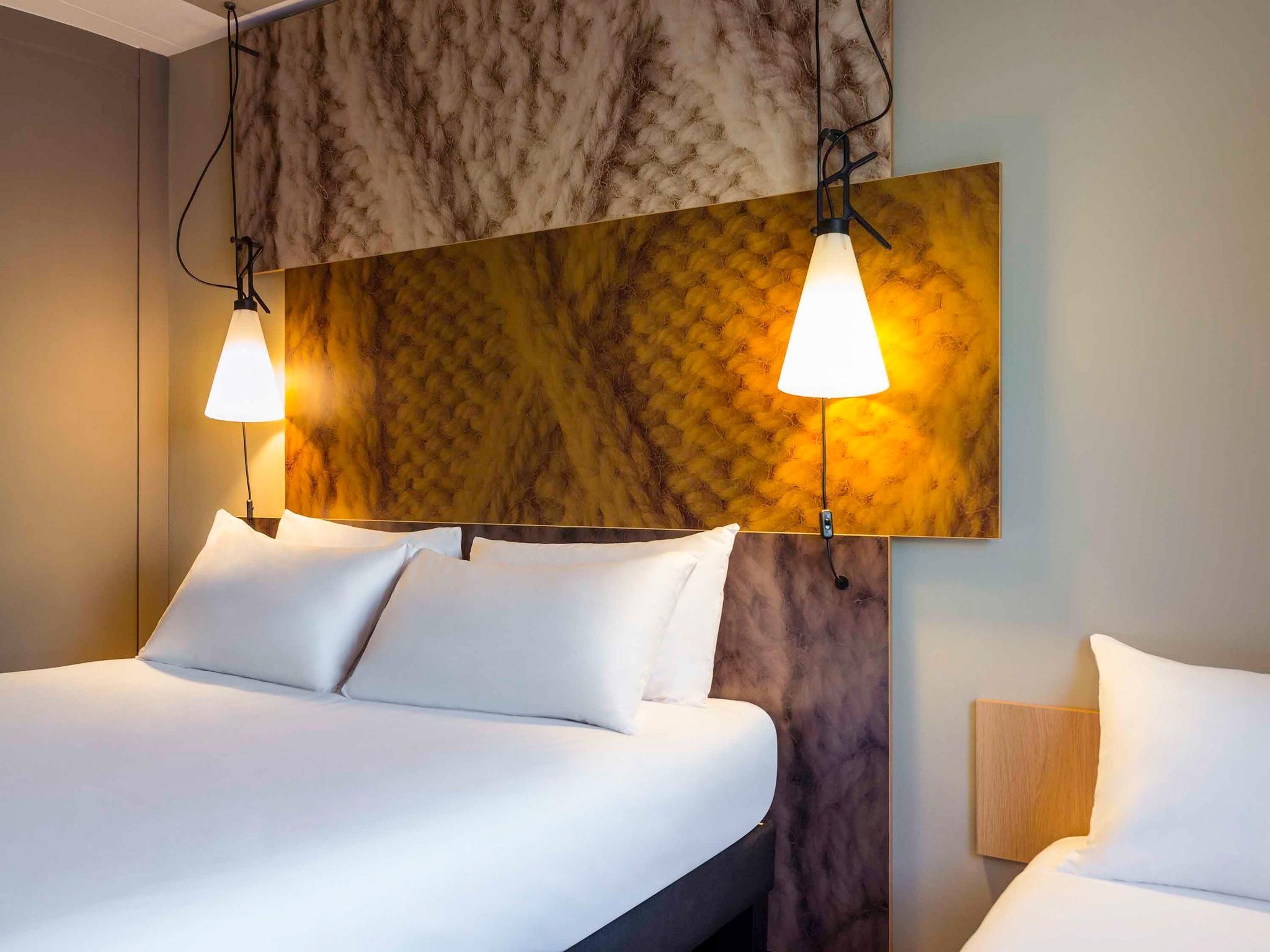Superior room with 1 double bed and 1 sofa