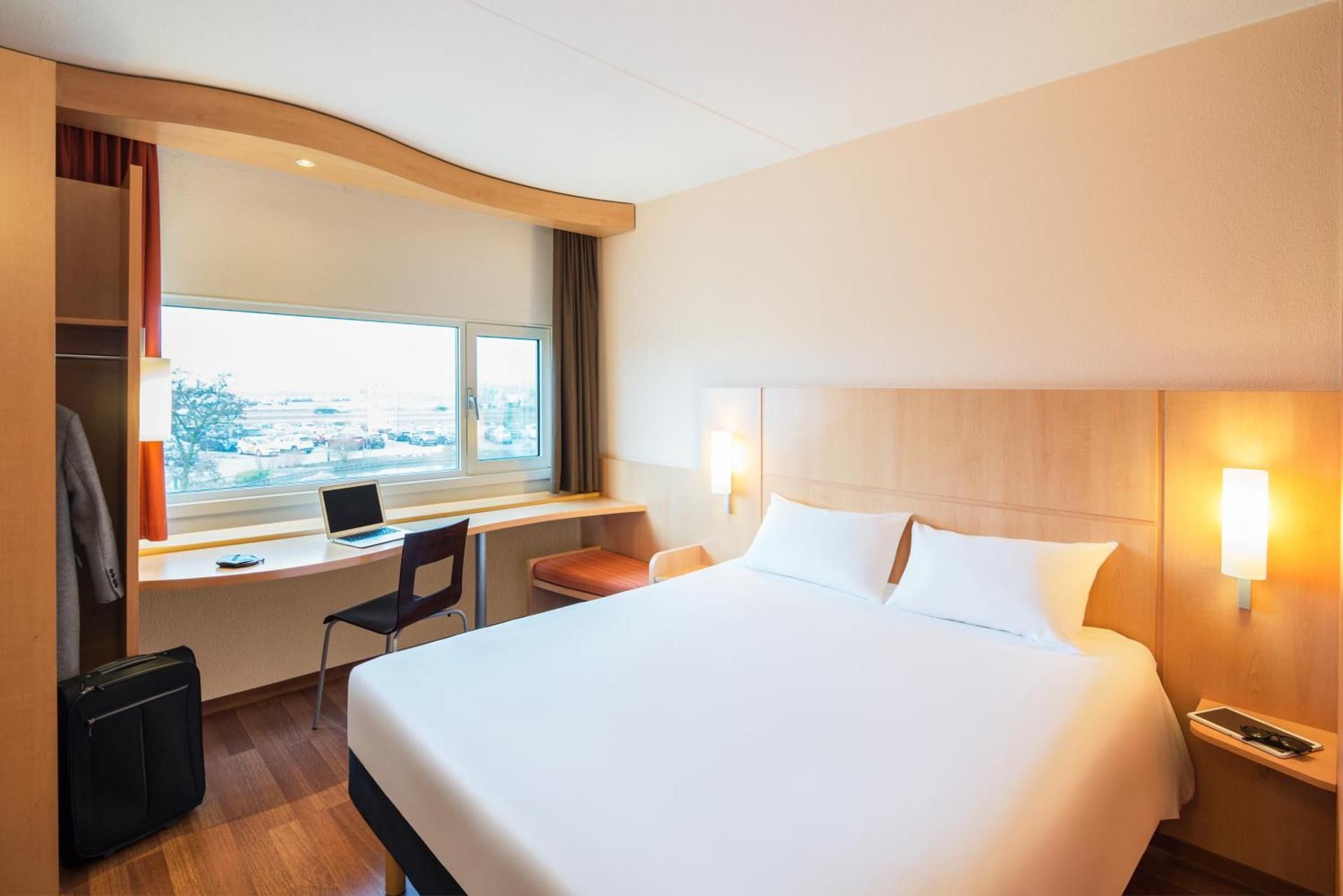 Room with 1 double bed