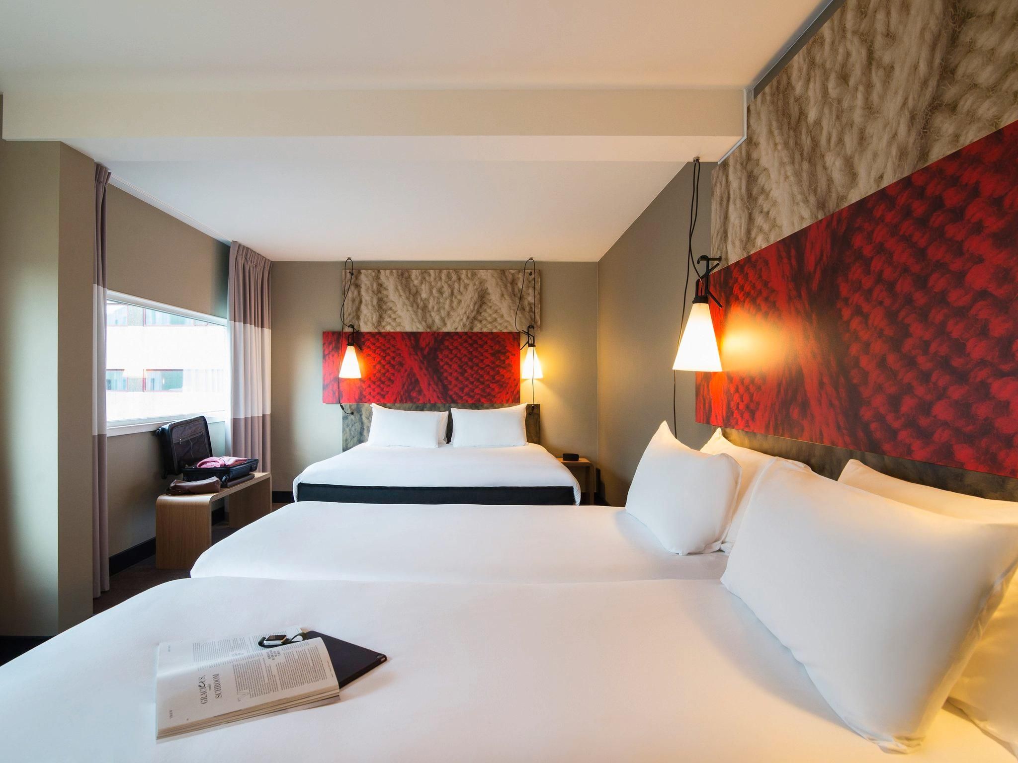 Superior Room with 1 double bed and 2 single be ds