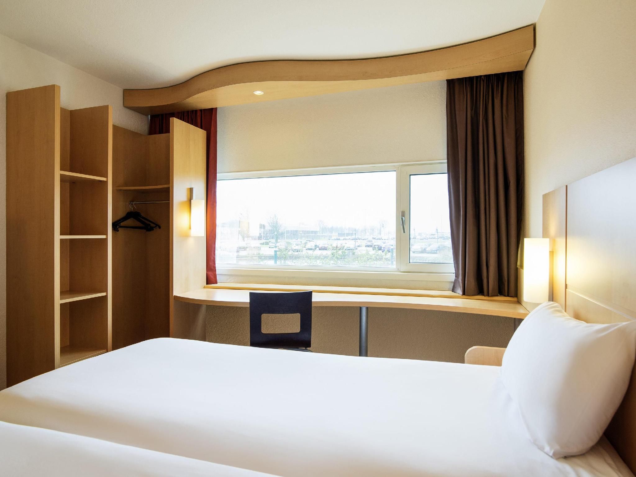 Superior Room with 2 Single Beds and 1 Sofa